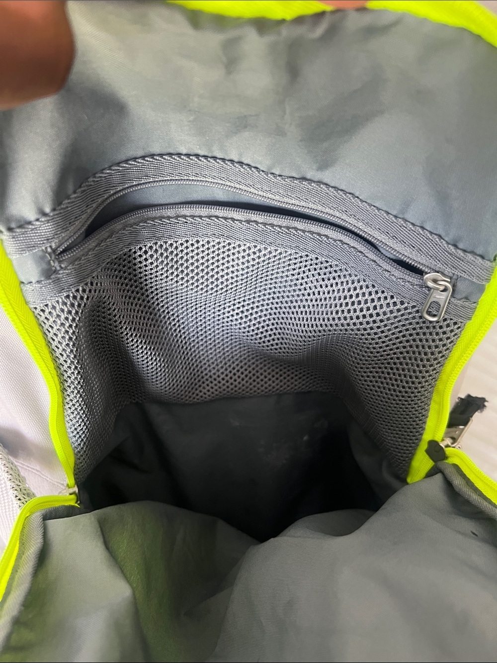 Nike Swingman Men’s Backpack in Neon Yellow and Light Gray (Baseball) - Picture 12 of 14